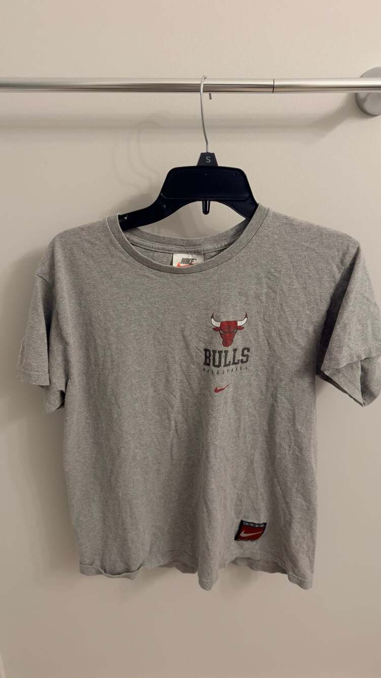Nike Chicago Bulls Basketball T-Shirt Size XL Gray Vintage NBA